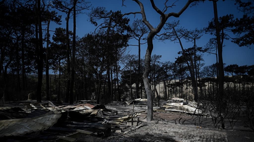 Un camping, dont le nom n'a pas été précisé, détruit par les flammes le 19 juillet 2022. 