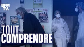 Des habitants du quartier de Bacalan, à Bordeaux (Gironde), se font tester le 23 mai 2021 après la découverte d'un cluster lié à un variant "préoccupant".