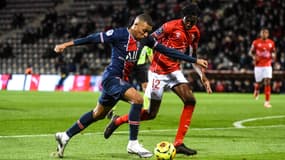 Kylian Mbappé et Lamine Fomba lors de Nîmes-PSG, le 16 octobre 2020