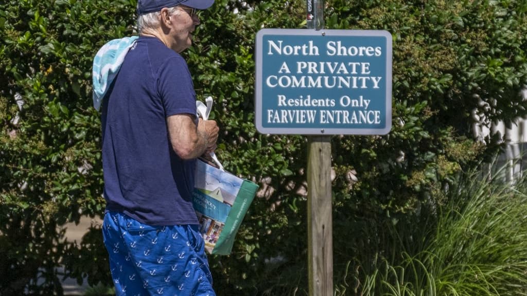 Joe Biden en direction de la plage de Rehoboth, juillet 2023 