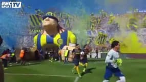L’entrée de folie des joueurs de Rosario contre Newell’s Old Boys