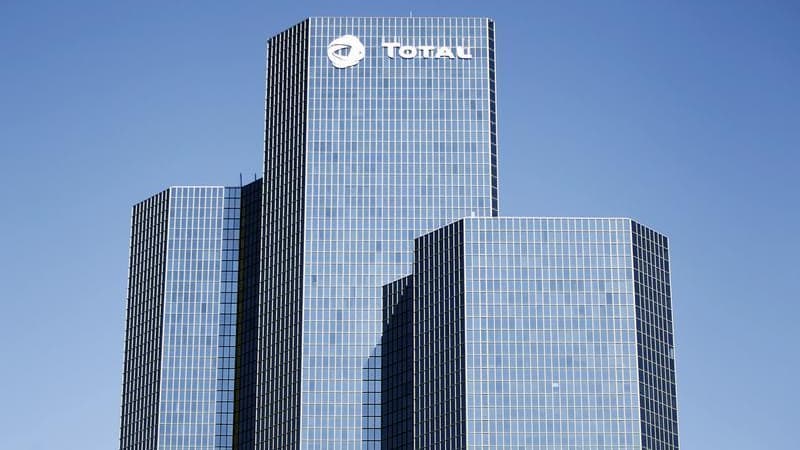 Le siège de Total à la Défense, près de Paris. Le groupe pétrolier a confirmé lundi sa décision de transférer à la fin de l'année la gestion de sa trésorerie et sa communication financière à Londres -une information diffusée par Mediapart, tout en minimis