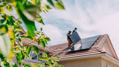 Climat Green, entreprise certifiée RGE,  est spécialiste dans l’installation de panneaux photovoltaïques, l’isolation thermique et l’installation de pompes à chaleur