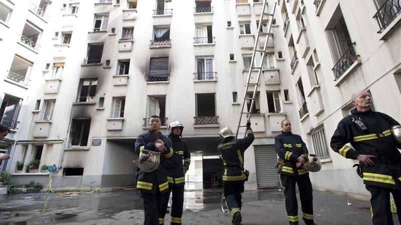 Dix-sept personnes ont été sérieusement blessées dans un incendie survenu dimanche dans un immeuble du XXe arrondissement de Paris. /Photo prise le 27 mai 2012/REUTERS/Julien Muguet