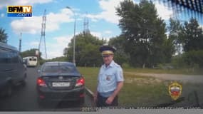 Un faux policier Russe aide ses complices à braquer un automobiliste