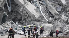 Les secours se trouvaient sur le terrain, en Birmanie, pour venir en aide aux sinistrés et tenter de retrouver les personnes disparues après le séisme survenu le vendredi 28 mars 2025. 