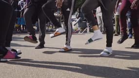 Capture d'écran du clip "Claquettes chaussettes" du rappeur Alrima.