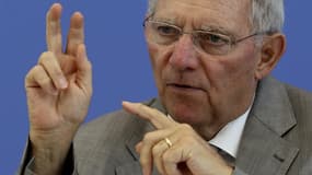 Le ministre allemand des Finances Wolfgang Schäuble a exprimé son scepticisme quant à la décision de la France de rétablir l'âge de la retraite à 60 ans pour certaines personnes entrées tôt dans le monde du travail face à "l'évolution démographique" en Eu