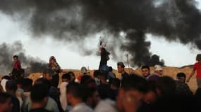 Des Palestiniens ont brûlé des pneus lors des protestations à Beit Lahia.