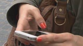 Le bornage du téléphone portable permet de remonter la piste d'un tueur. (image d'illustration)