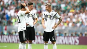 Toni Kroos avec Julian Draxler et Mesut Ozil