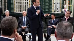 Emmanuel Macron à Bordeaux, devant le futur ex-maire de la ville, Alain Juppé, le 1er mars 2019