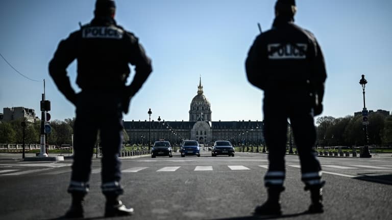 Les deux principaux syndicats de police récusent les propos de Macron sur les contrôles d'identité et appellent à cesser les contrôles