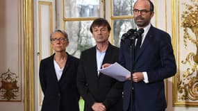 De gauche à droite, Élisabeth Borne (Transport), Nicolas Hulot (Transition écologique) et Édouard Philippe (Premier ministre), en décembre 2017.