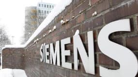 Siemens poursuit ainsi son recentrage en sortant de sa coentreprise avec Nokia.