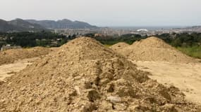 La colline au-dessus du cimetière des Vaudrans, dans le 11e arrondissement de Marseille, où des ossements humains ont été découverts.