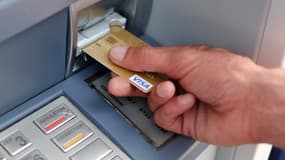 Le coût moyen d'une carte bancaire va progresser de 0,7 euro, pour s'établir à 62,40 en 2015.