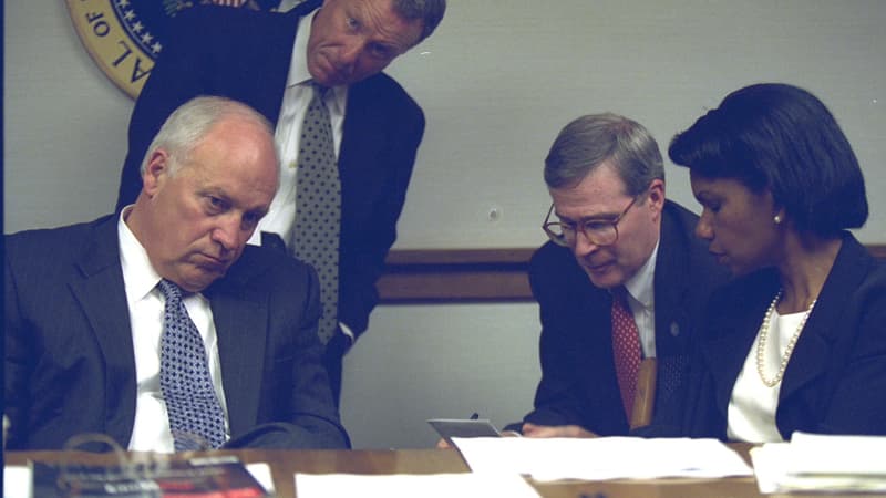 Dick Cheney, le vice-président de l'époque et Condoleeza Rice, la conseillère en sécurité.