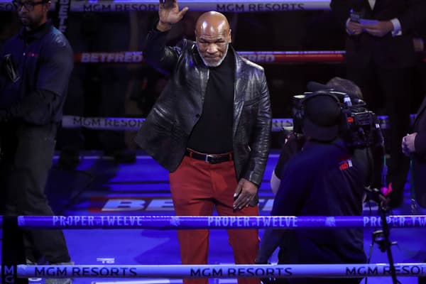 Mike Tyson dans le ring du MGM Grand de Las Vegas en février à l'occasion du combat entre Deontay Wilder et Tyson Fury 