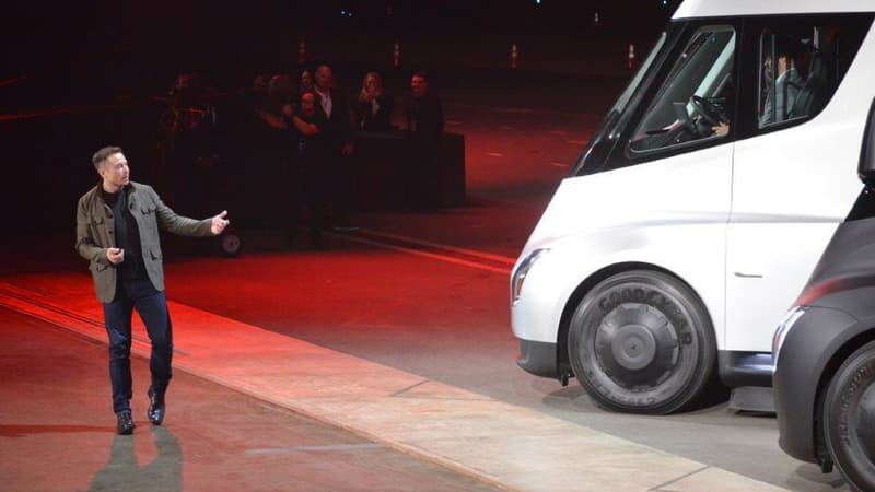 Elon Musk, le PDG de Tesla, mi novembre lors de la présentation du premier camion électrique de la marque californienne. tesla produira aussi un pick-up.