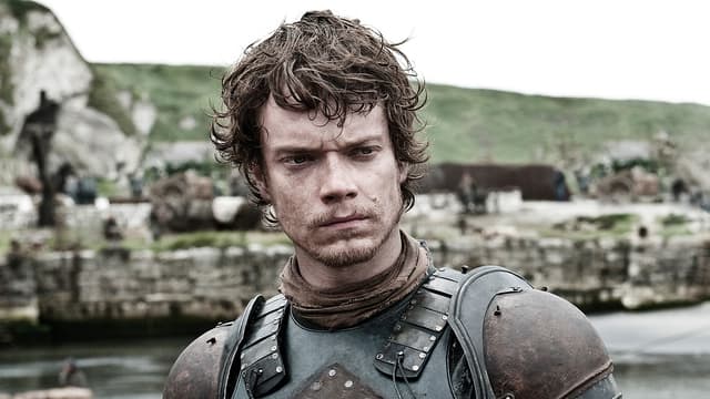 Alfie Allen dans Game Of Thrones