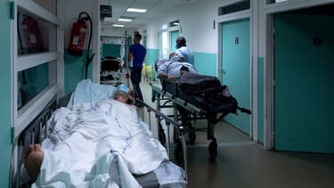 Un couloir de l'hôpital de Saint-Denis, près de Paris le 17 juillet.
