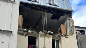 L'immeuble du nord de Paris éventré par une explosion qui a fait cinq blessés dans la capitale françase, samedi 5 août