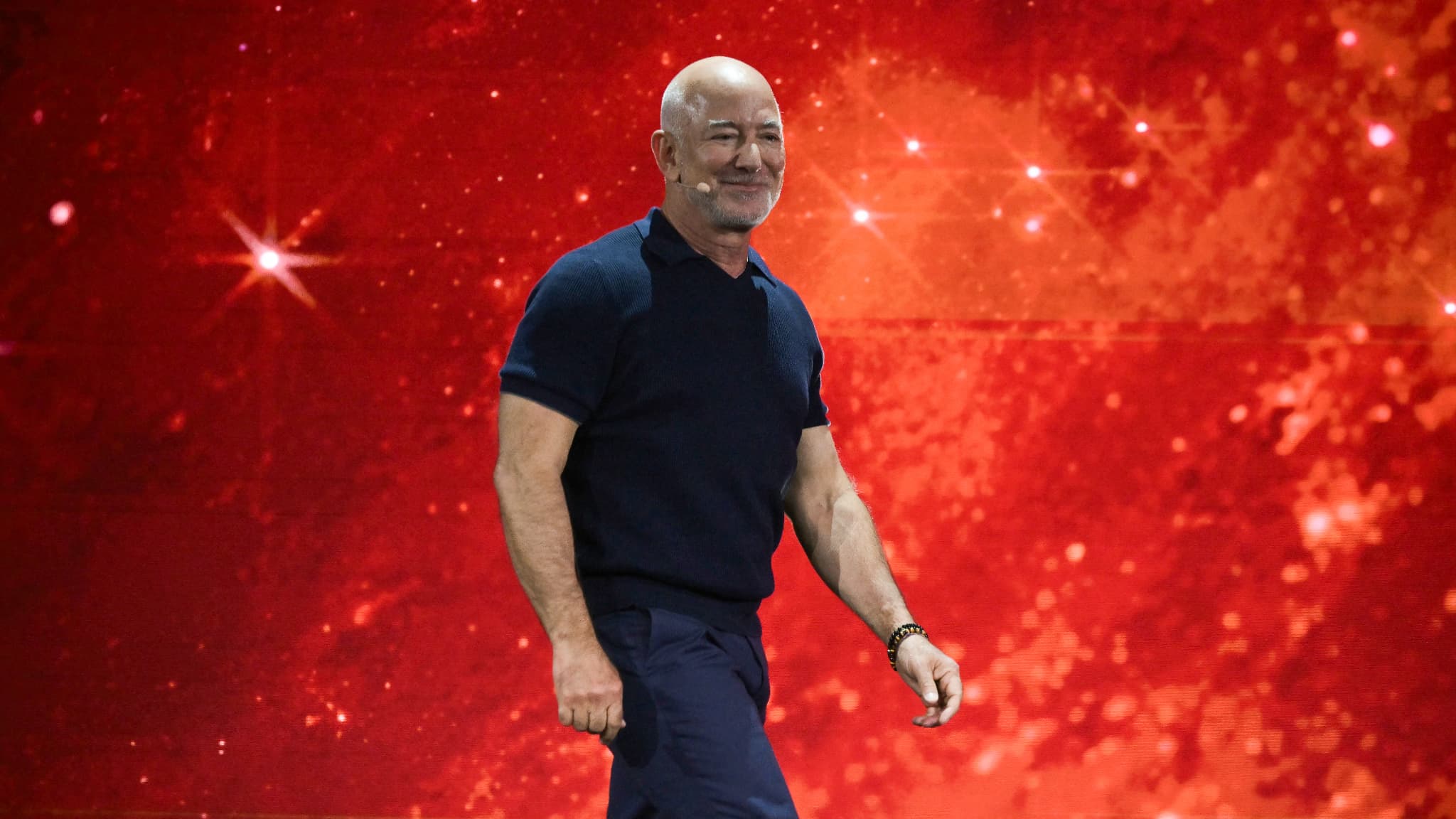 Jeff Bezos: Yapay Zeka İşleri Yok Etmeyecek, Tam Tersine İşgücü Kıtlığına Yol Açacak