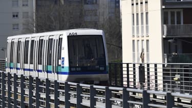 Jean-Michel Lerussé réclame 25,5 millions d'euros à Keolis pour avoir spolié son invention qui permet de nettoyer rapidement et efficacement les rails du métro.