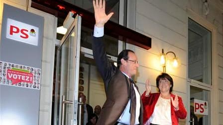 Battue dimanche par François Hollande au second tour de la primaire socialiste, Martine Aubry a affirmé qu'elle ferait tout son possible pour l'aider à gagner, sous les couleurs du PS, l'élection présidentielle de 2012. /Photo prise le 16 octobre 2011/REU