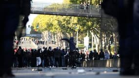 De nouveaux incidents ont éclaté mercredi entre jeunes et policiers à Nanterre (photo) et à Lyon, deux villes qui sont le théâtre de violences depuis plusieurs jours en marge du mouvement contre la réforme de retraites. /Photo prise le 20 octobre 2010/REU