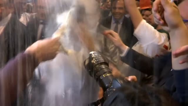 François Fillon enfariné à Strasbourg.