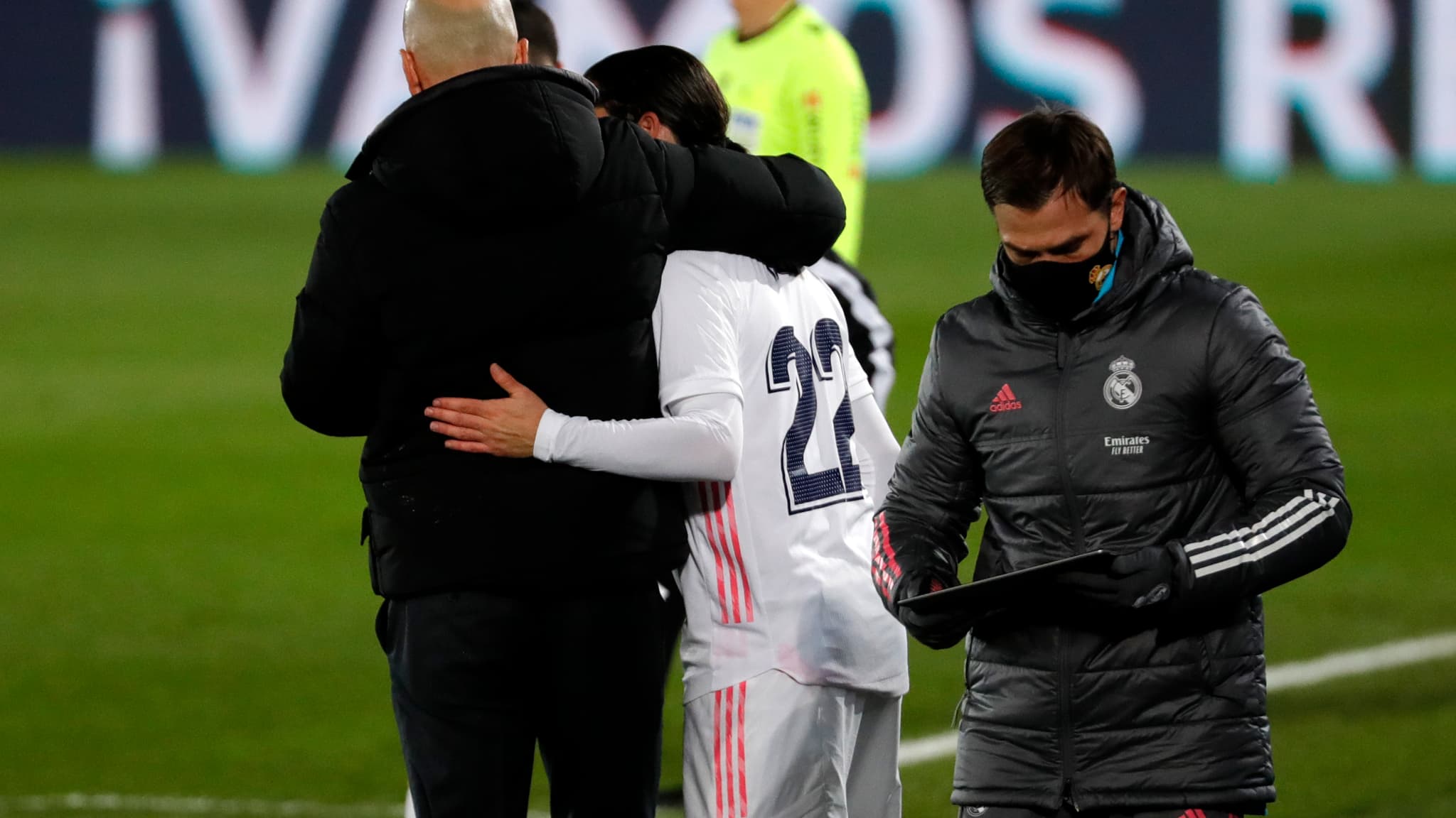 Zinedine Zidane et Isco de dos Zinedine Zidane et Isco de dos