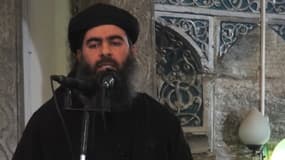Image extraite d'une vidéo de propagande, diffusée par Al-Furqan Media le 5 juillet 2014, montrant un homme présenté comme le chef du groupe jihadiste Daesh, Abou Bakr al-Baghdadi.