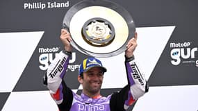 Johann Zarco célèbre sa victoire sur le GP d'Australie, le 21 octobre 2023.