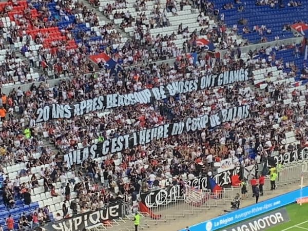 The Bad Gones banner during OL-Nantes.