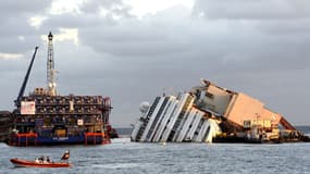 Le Costa Concordia devrait commencer à être redressé ce lundi, mais les opérations ont pris du retard.