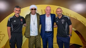 Jose Riveiro, Ronaldinho avec Gianni Infantino et Javier Mascherano avant le premier match de la Coupe du monde des clubs, le 10 juin 2025
