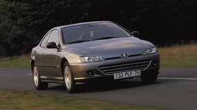 Un coupé 406 de Peugeot, lancé en 1997