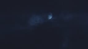 La semaine dernière, des Havrais ont découvert une nuée de boules phosphorescentes dans le ciel.