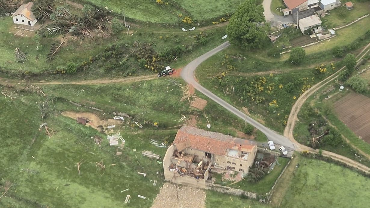 Les dégâts après le passage d'une tornade dans la Loire, le 3 juin 2024.