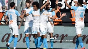 La joie des Marseillais sur l'ouverture du score du milieu brésilien Luiz Gustavo.