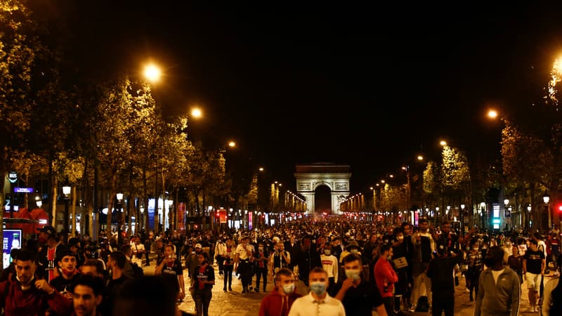 Les Champs-Élysées ce dimanche soir après le match PSG-Bayern.