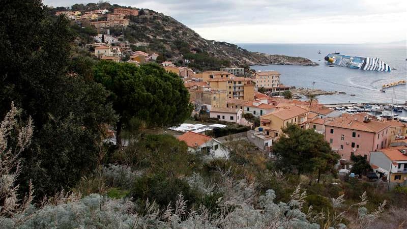 Paris est sans nouvelles de 21 Français qui se trouvaient à bord du paquebot échoué vendredi soir près des côtes de Toscane, mais pense que la plupart sont rentrés en France par leurs propres moyens. Le bilan provisoire est de cinq morts, dont deux touris
