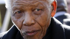 Nelson Mandela, 94 ans, a été hospitalisé samedi pour une infection pulmonaire. Son état est "préoccupant mais stable", disent les autorités.