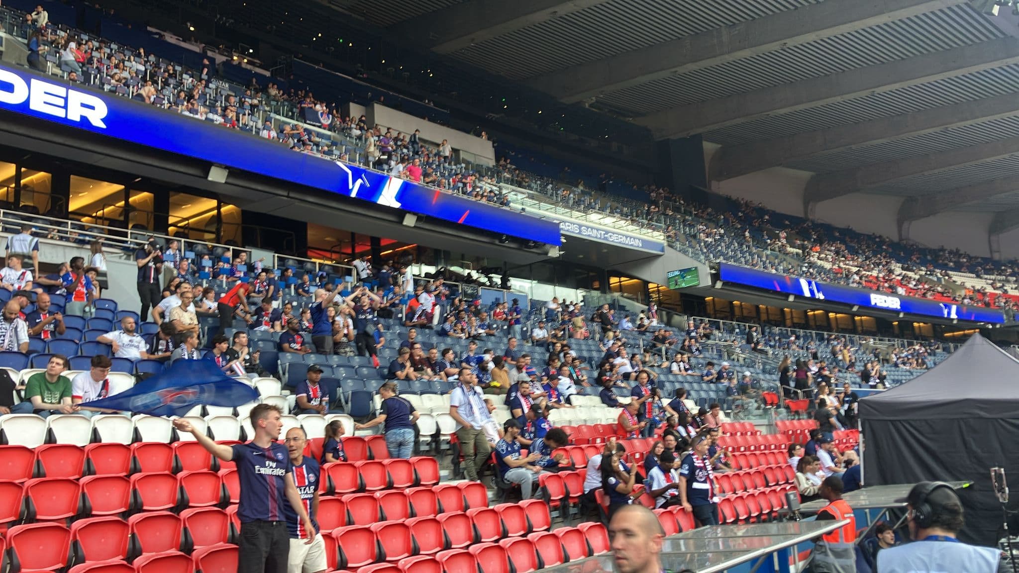 L'une des tribunes du Parc des Princes pour suivre la finale de la Ligue des champions, 31 mai 2025