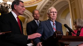 Mitch McConnell a suscité des inquiétudes après s'être figé de longues secondes le 26 juillet 2023