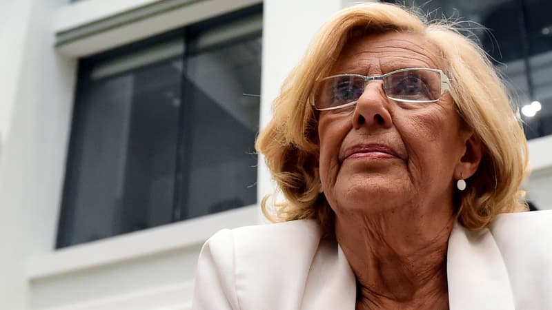 L'ancienne juge Manuela Carmena, à son arrivée au Palais Cibeles, siège de la mairie de Madrid, ce samedi.