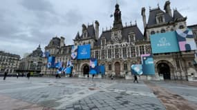 La mairie de Paris a dépensé près d'un million d'euros pour afficher des décorations sur la facade de l'Hôtel de Ville en vue des Jeux olympiques