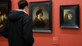 Les Rembrandt, alors qu'ils étaient exposés au Louvre, à Paris.